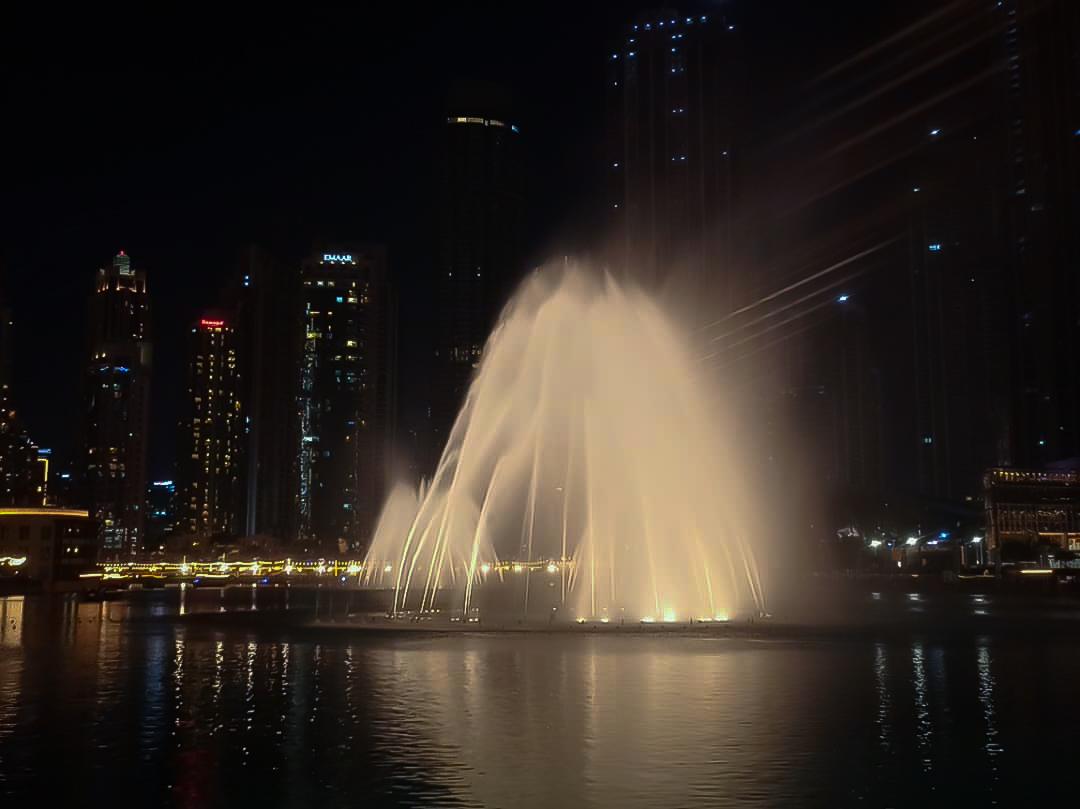 DUBAI DANCING FOUNTAIN