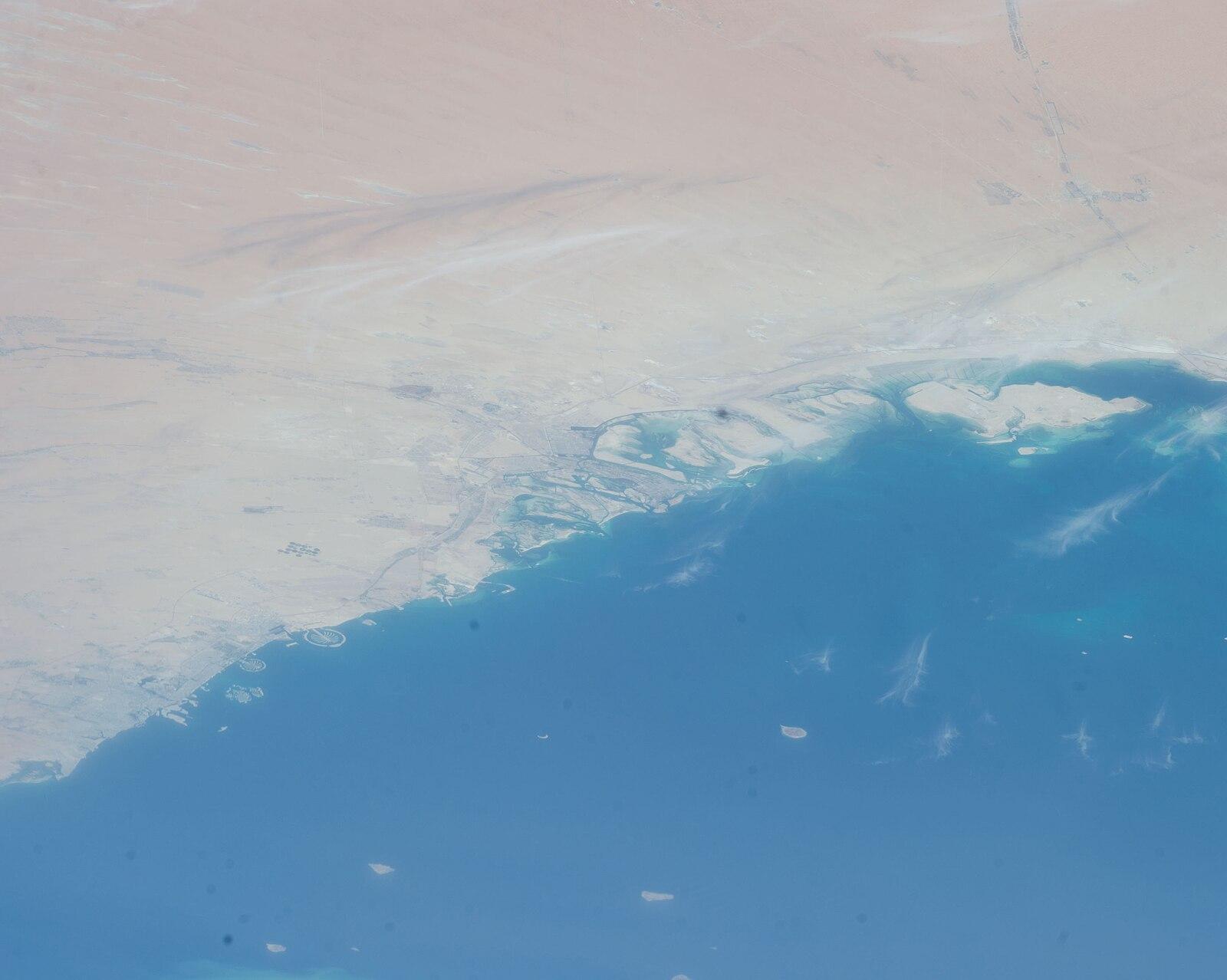ISS039 E 12831 View of United Arab Emirates