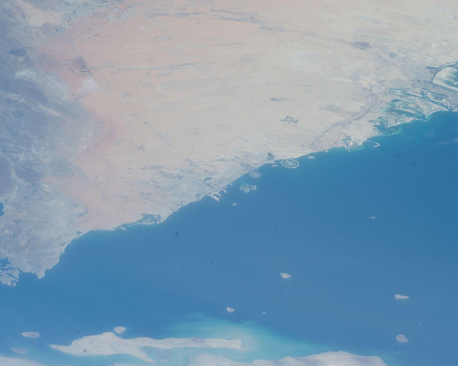 ISS039 E 12838 View of United Arab Emirates