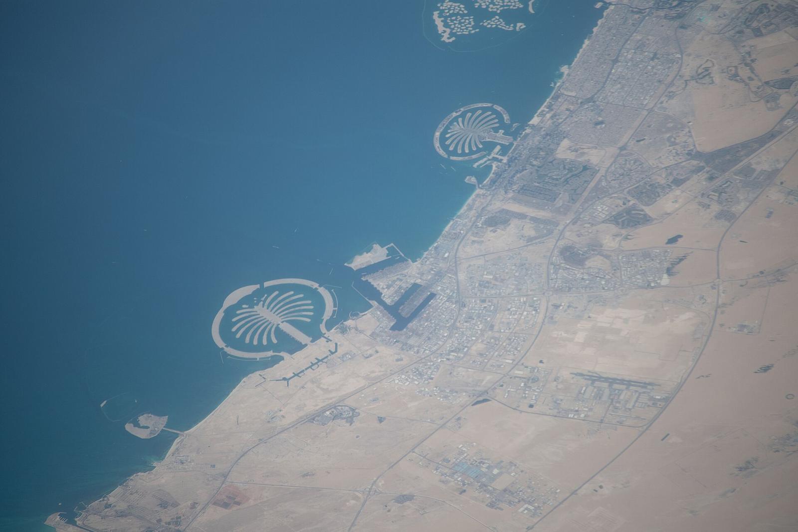 ISS059 E 85788 View of United Arab Emirates