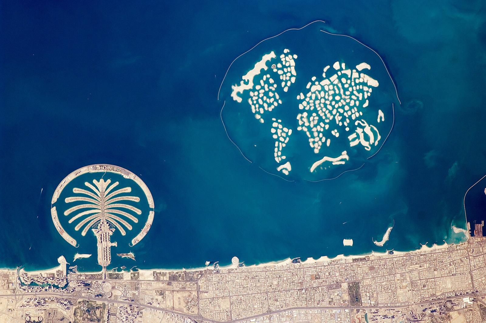 Artificial Archipelagos, Dubai, United Arab Emirates ISS022 E 024940 lrg