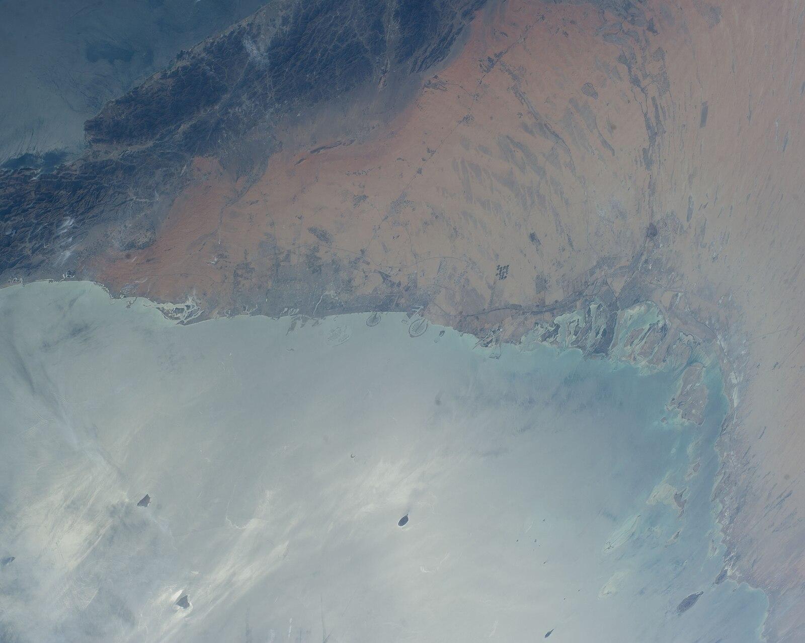 ISS039 E 11541 View of United Arab Emirates